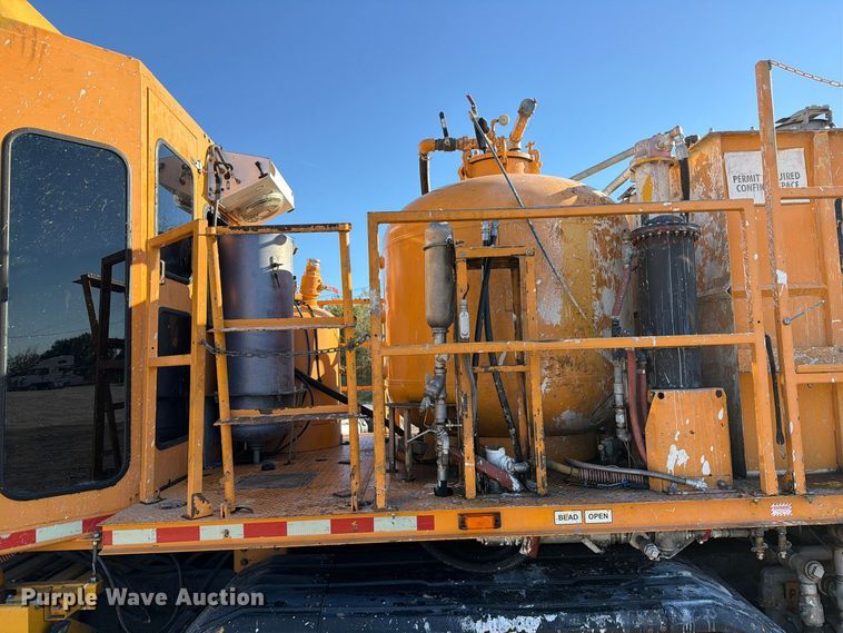 image for item FM6580 2004 Sterling Condor paint striper truck