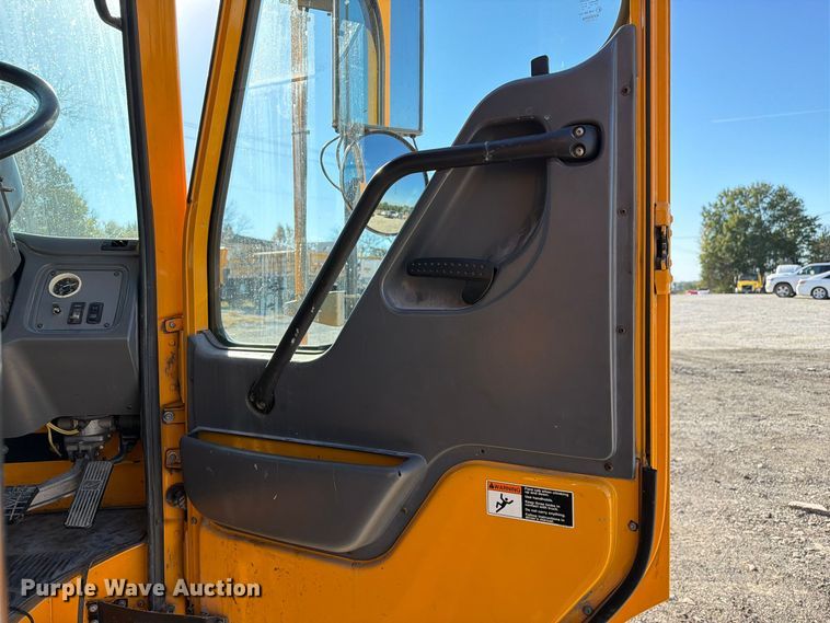image for item FM6580 2004 Sterling Condor paint striper truck