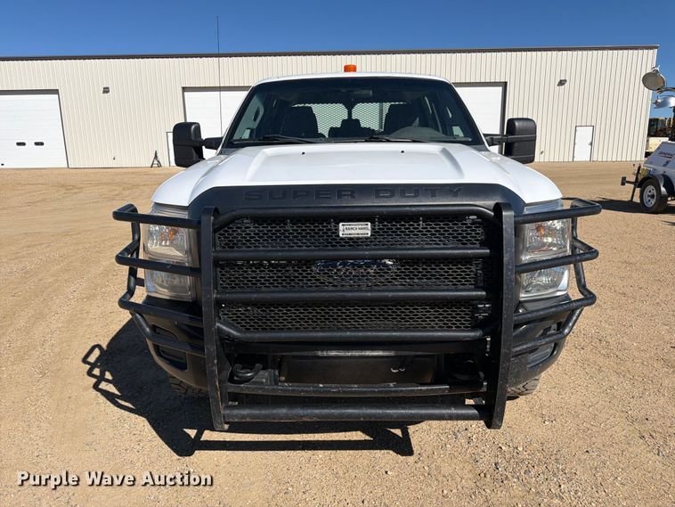 image for item FM7714 2011 Ford F350 Super Duty Crew Cab pickup truck
