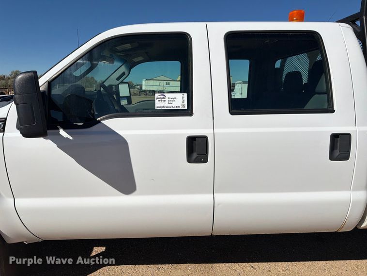 image for item FM7714 2011 Ford F350 Super Duty Crew Cab pickup truck