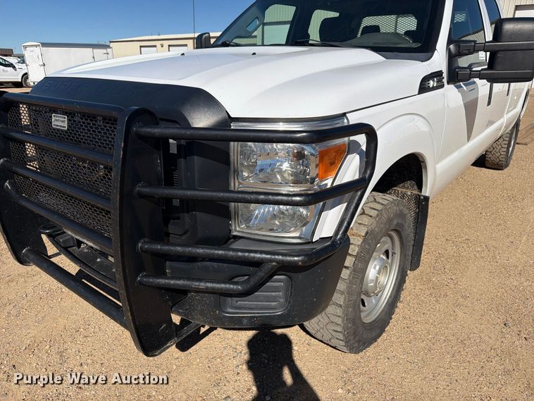 image for item FM7714 2011 Ford F350 Super Duty Crew Cab pickup truck
