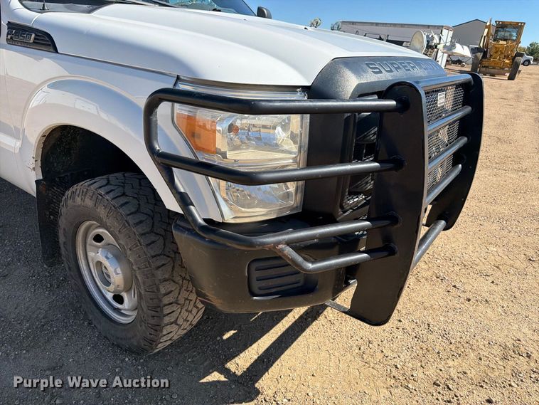 image for item FM7714 2011 Ford F350 Super Duty Crew Cab pickup truck