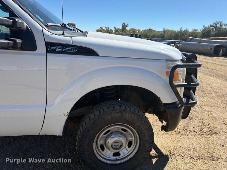image for item FM7714 2011 Ford F350 Super Duty Crew Cab pickup truck