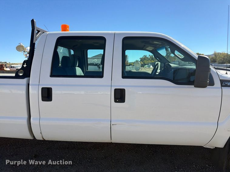 image for item FM7714 2011 Ford F350 Super Duty Crew Cab pickup truck