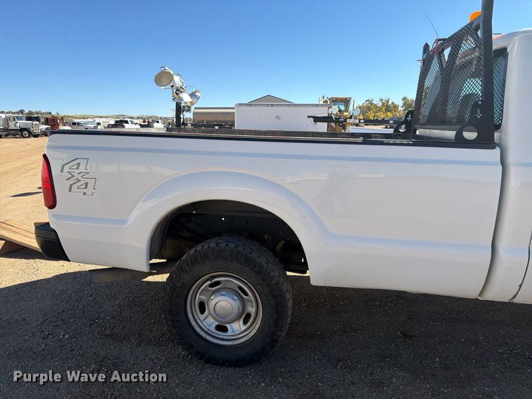 image for item FM7714 2011 Ford F350 Super Duty Crew Cab pickup truck