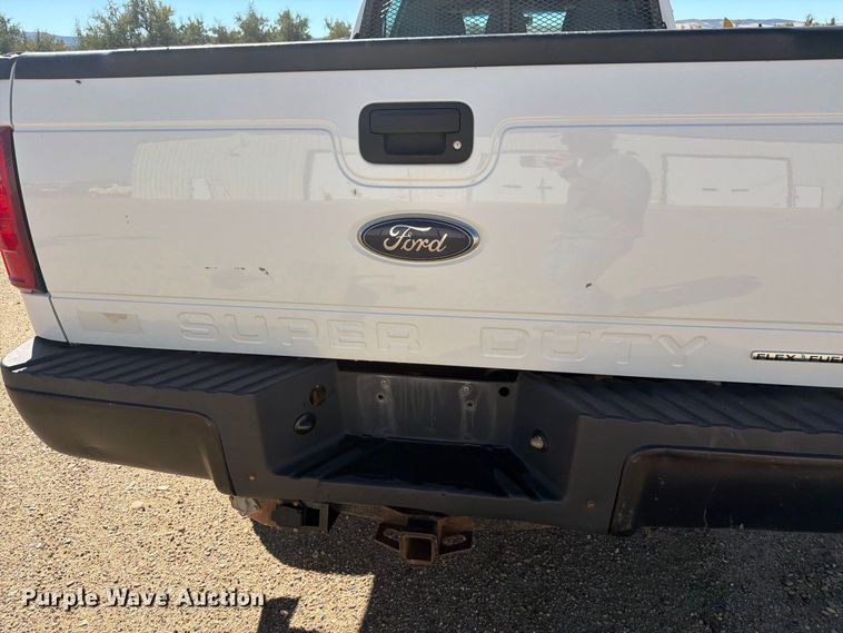 image for item FM7714 2011 Ford F350 Super Duty Crew Cab pickup truck