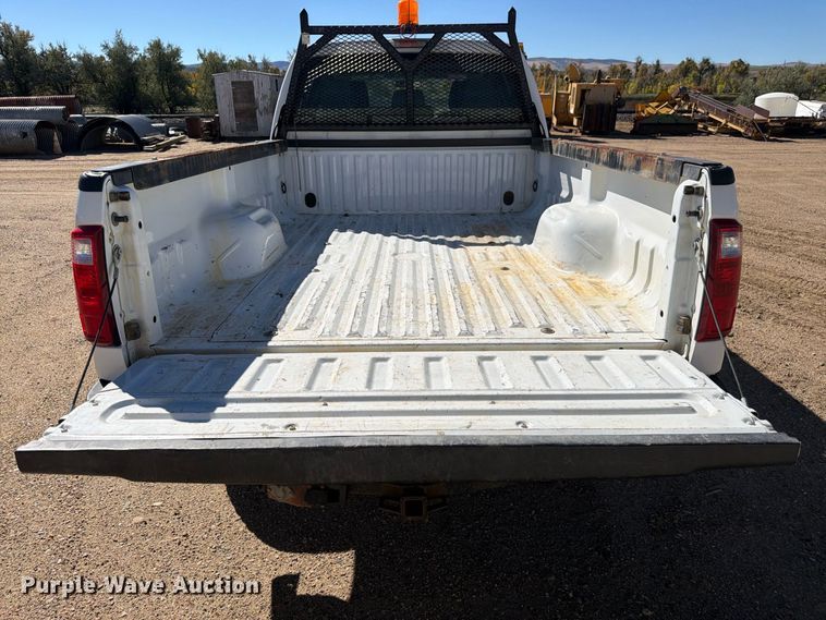 image for item FM7714 2011 Ford F350 Super Duty Crew Cab pickup truck