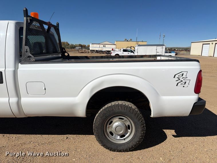 image for item FM7714 2011 Ford F350 Super Duty Crew Cab pickup truck