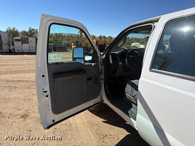 image for item FM7714 2011 Ford F350 Super Duty Crew Cab pickup truck