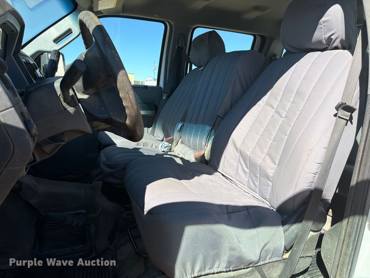 image for item FM7714 2011 Ford F350 Super Duty Crew Cab pickup truck