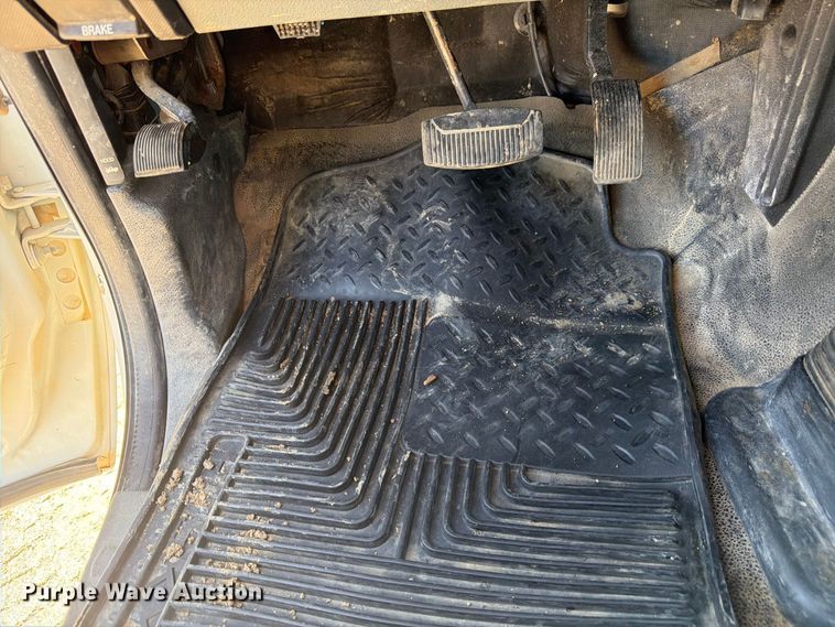 image for item FM7714 2011 Ford F350 Super Duty Crew Cab pickup truck