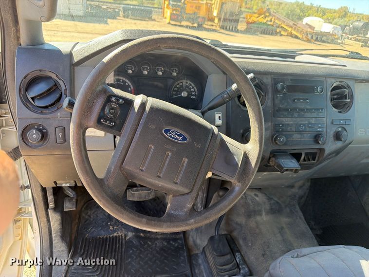 image for item FM7714 2011 Ford F350 Super Duty Crew Cab pickup truck