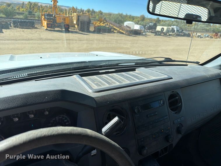 image for item FM7714 2011 Ford F350 Super Duty Crew Cab pickup truck