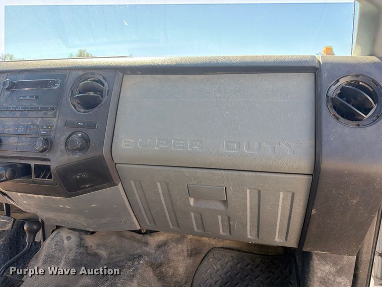 image for item FM7714 2011 Ford F350 Super Duty Crew Cab pickup truck