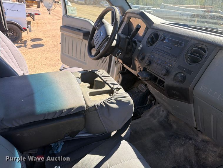 image for item FM7714 2011 Ford F350 Super Duty Crew Cab pickup truck