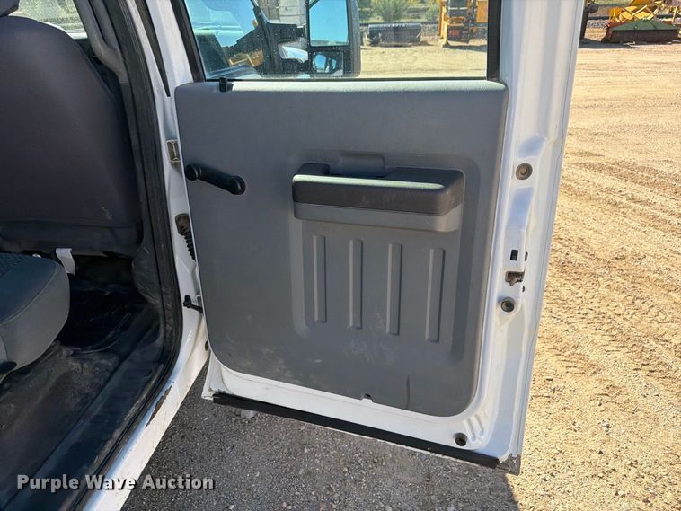 image for item FM7714 2011 Ford F350 Super Duty Crew Cab pickup truck