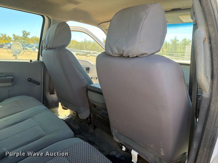 image for item FM7714 2011 Ford F350 Super Duty Crew Cab pickup truck
