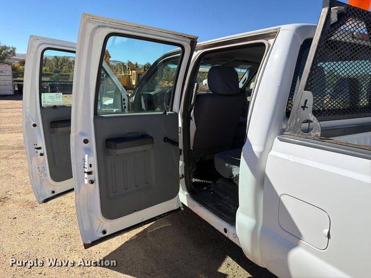 image for item FM7714 2011 Ford F350 Super Duty Crew Cab pickup truck