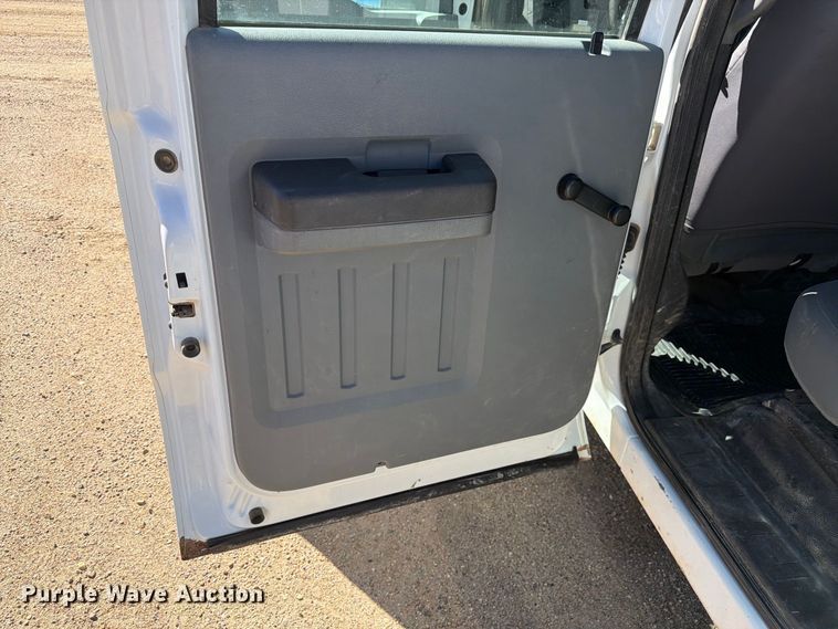 image for item FM7714 2011 Ford F350 Super Duty Crew Cab pickup truck