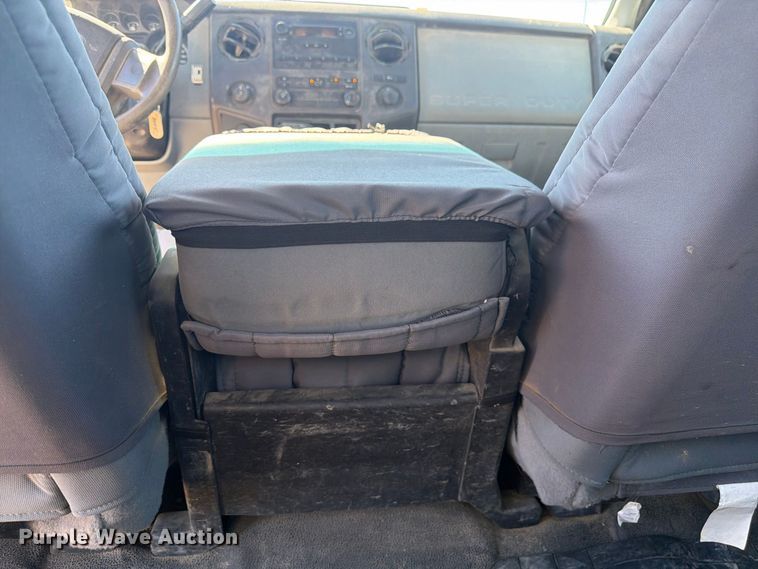 image for item FM7714 2011 Ford F350 Super Duty Crew Cab pickup truck