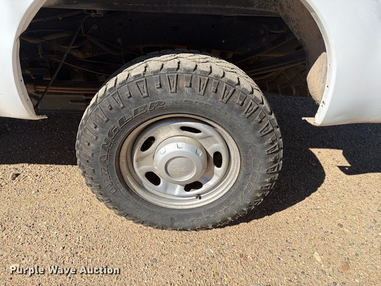 image for item FM7714 2011 Ford F350 Super Duty Crew Cab pickup truck