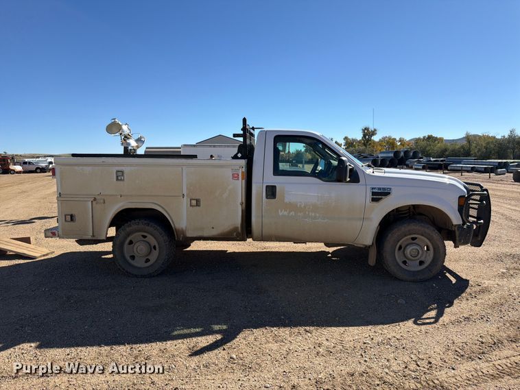 image for item FM7715 2009 Ford F350 Super Duty utility bed pickup truck