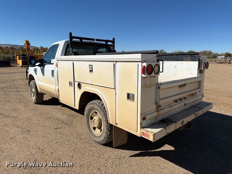 image for item FM7715 2009 Ford F350 Super Duty utility bed pickup truck
