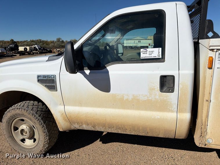 image for item FM7715 2009 Ford F350 Super Duty utility bed pickup truck