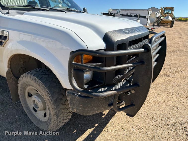 image for item FM7715 2009 Ford F350 Super Duty utility bed pickup truck