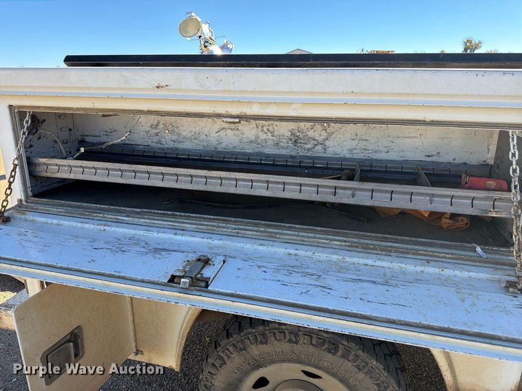 image for item FM7715 2009 Ford F350 Super Duty utility bed pickup truck