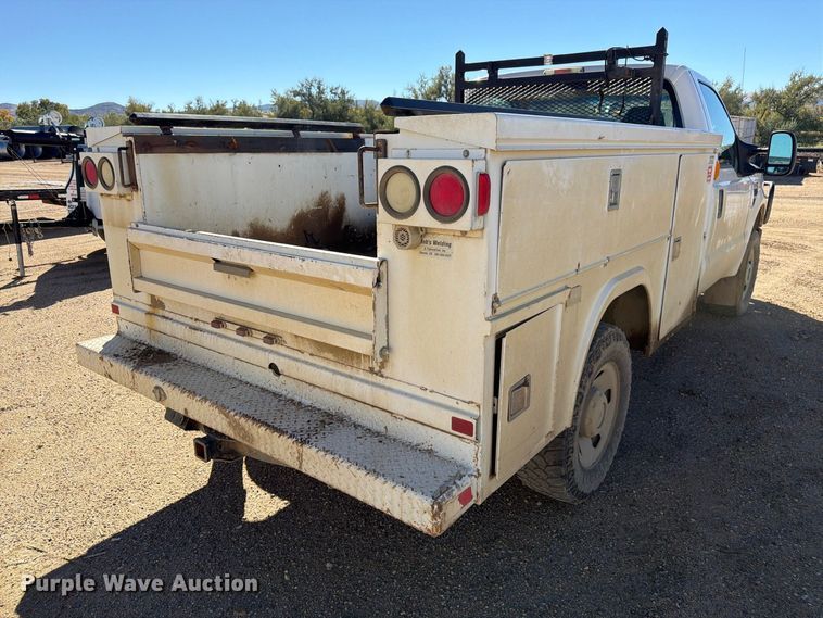 image for item FM7715 2009 Ford F350 Super Duty utility bed pickup truck
