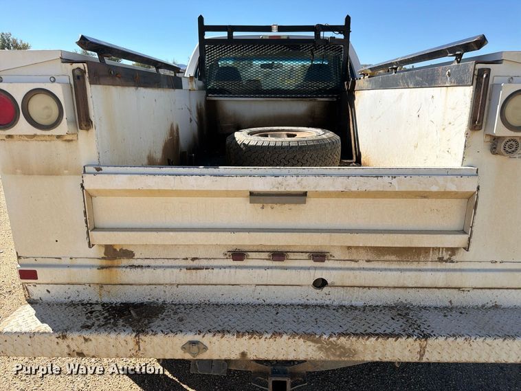 image for item FM7715 2009 Ford F350 Super Duty utility bed pickup truck