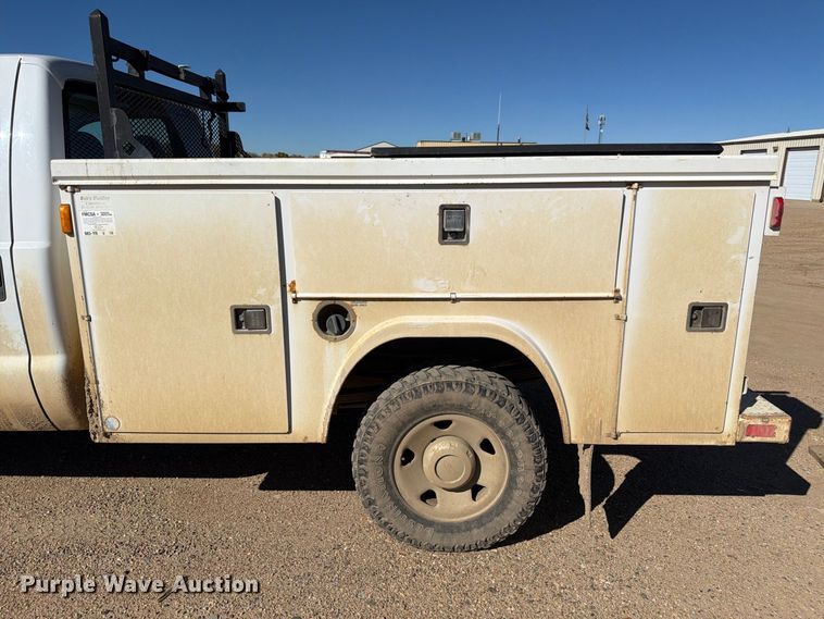 image for item FM7715 2009 Ford F350 Super Duty utility bed pickup truck
