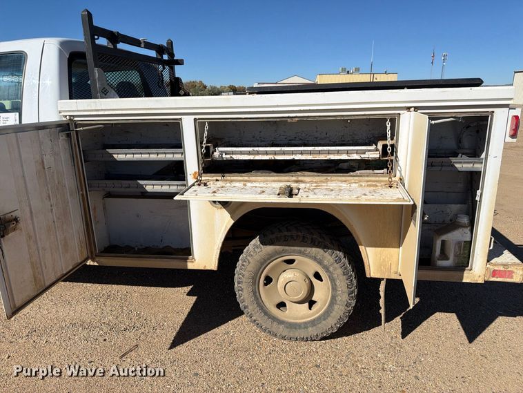 image for item FM7715 2009 Ford F350 Super Duty utility bed pickup truck