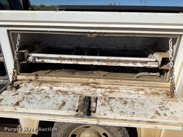 image for item FM7715 2009 Ford F350 Super Duty utility bed pickup truck