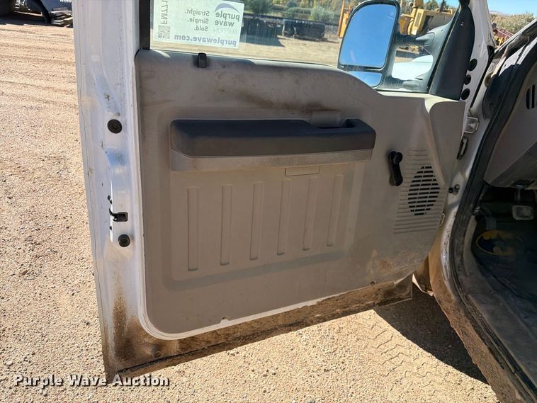 image for item FM7715 2009 Ford F350 Super Duty utility bed pickup truck