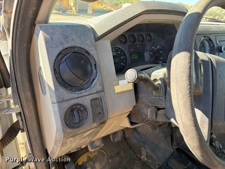 image for item FM7715 2009 Ford F350 Super Duty utility bed pickup truck