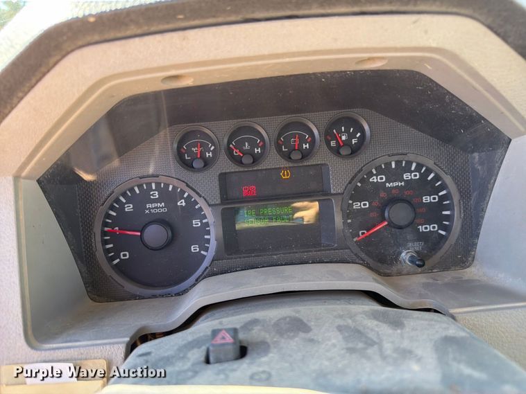 image for item FM7715 2009 Ford F350 Super Duty utility bed pickup truck