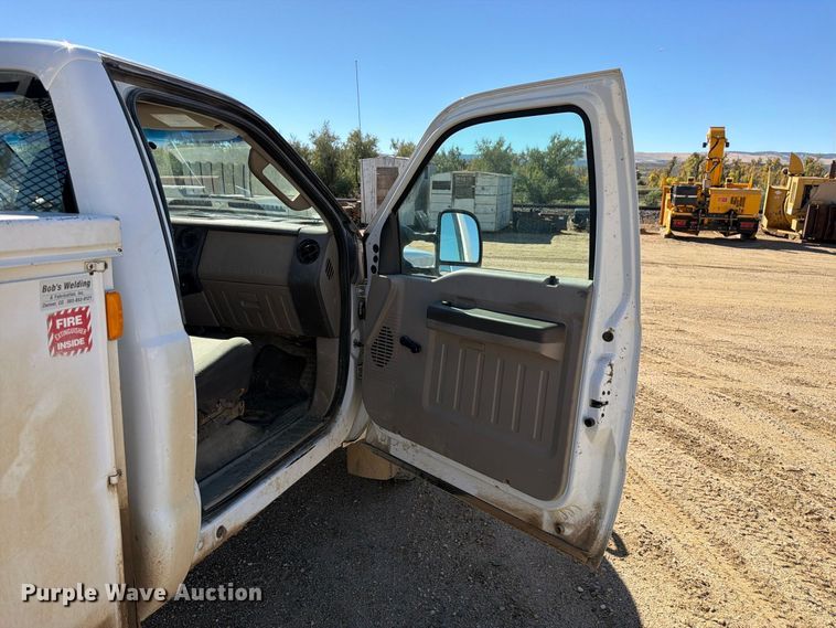 image for item FM7715 2009 Ford F350 Super Duty utility bed pickup truck