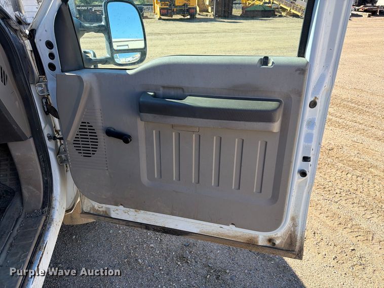 image for item FM7715 2009 Ford F350 Super Duty utility bed pickup truck