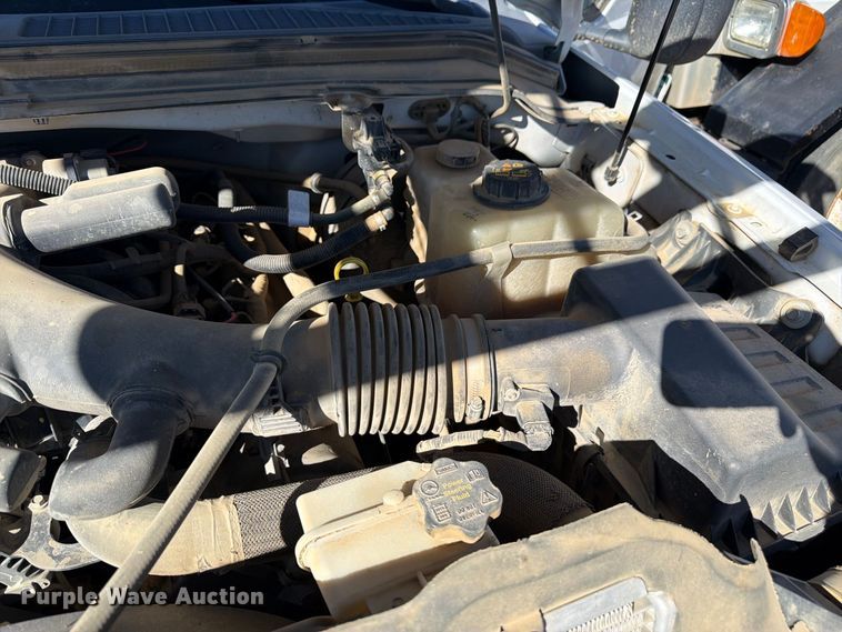 image for item FM7715 2009 Ford F350 Super Duty utility bed pickup truck