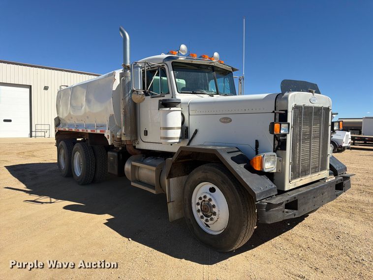 image for item FM7716 1996 Peterbilt 357 water truck