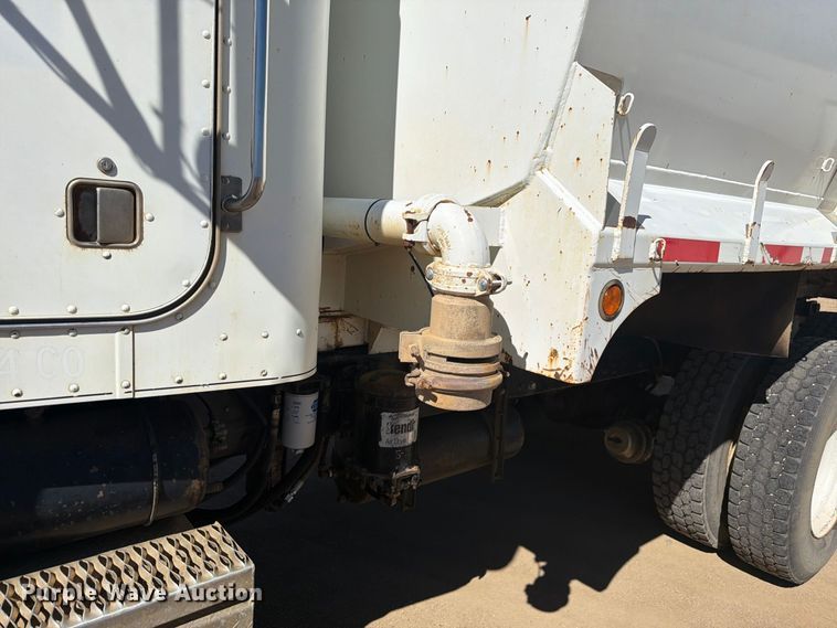 image for item FM7716 1996 Peterbilt 357 water truck