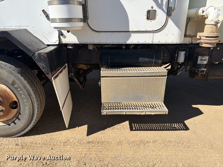 image for item FM7716 1996 Peterbilt 357 water truck