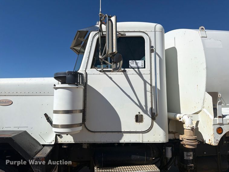 image for item FM7716 1996 Peterbilt 357 water truck