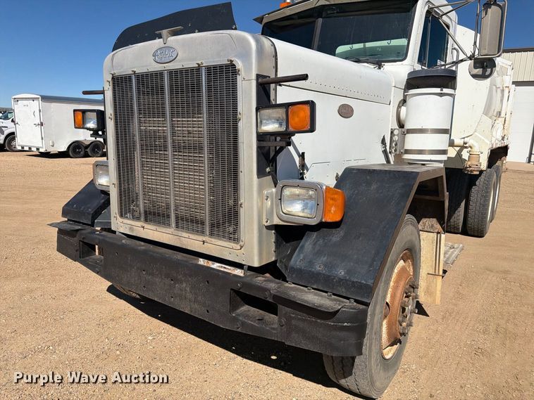 image for item FM7716 1996 Peterbilt 357 water truck