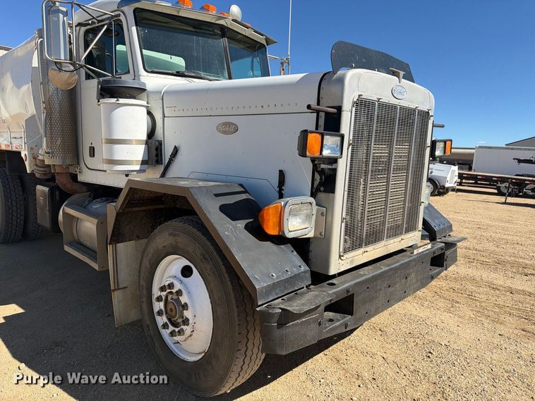 image for item FM7716 1996 Peterbilt 357 water truck