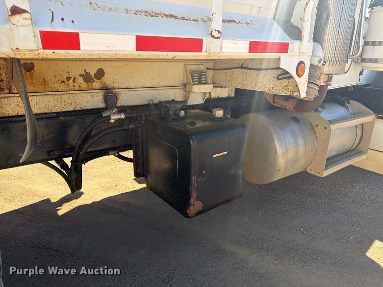 image for item FM7716 1996 Peterbilt 357 water truck