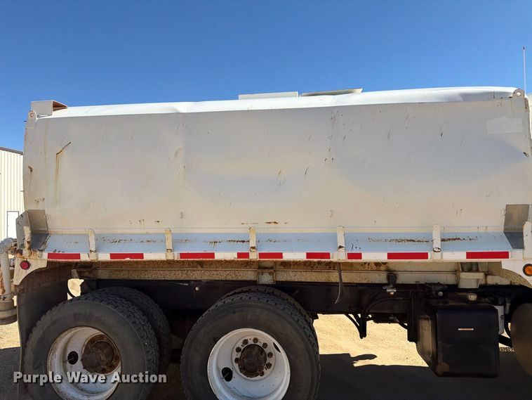 image for item FM7716 1996 Peterbilt 357 water truck