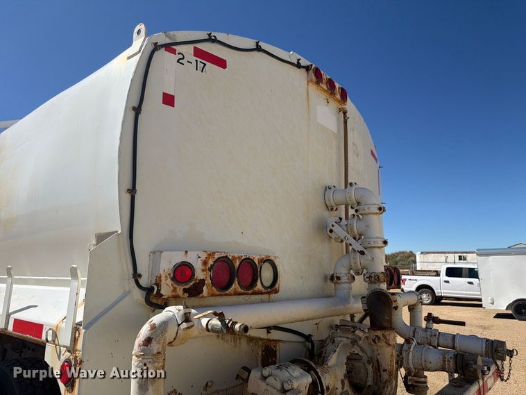 image for item FM7716 1996 Peterbilt 357 water truck